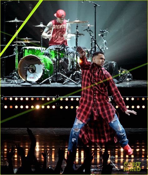 chris brown bet awards 2014